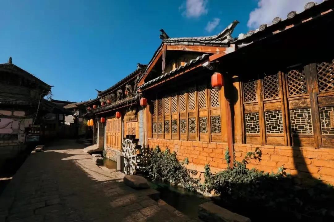 來(lái)束河古鎮(zhèn)，住一住，喝喝茶，收收心