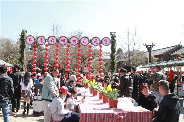 看花燈、品美食 …… 麗江大研古城歡樂(lè)鬧元宵