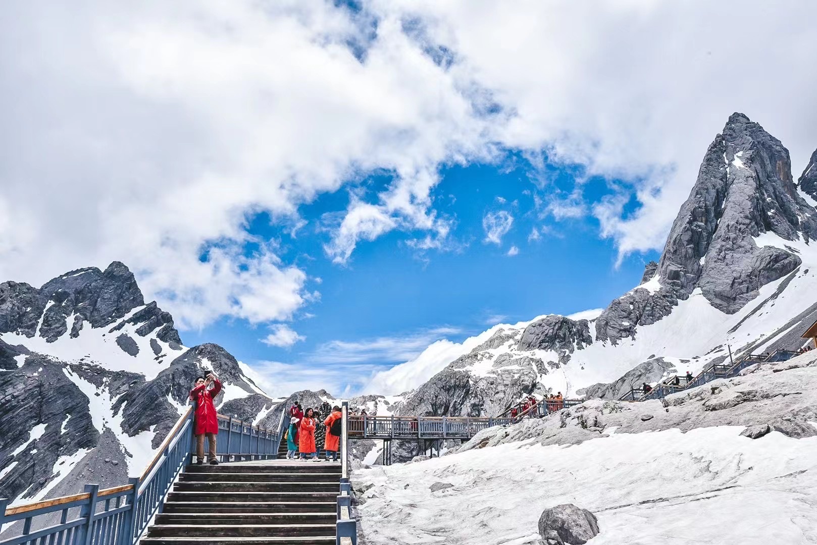 令人震撼的玉龍雪山旅游風(fēng)景區(qū)，風(fēng)景迤邐，美妙絕倫，讓人心之向往！