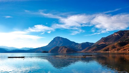 瀘沽湖，西南高原上的一個(gè)浪漫湖泊！   麗江紅色旅游